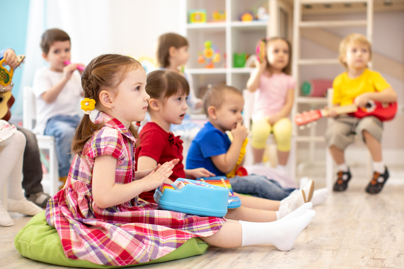 Small childrens' music group